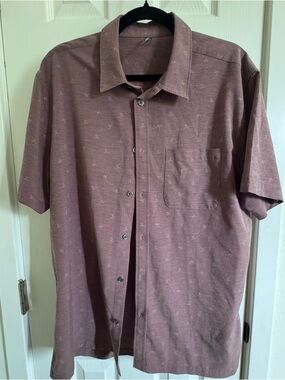 Vuori Short-Sleeve Button-Up Shirt in Mauve